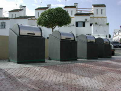 La Plaza de la Arboledilla se incorpora a la red de contenedores soterrados de Gines