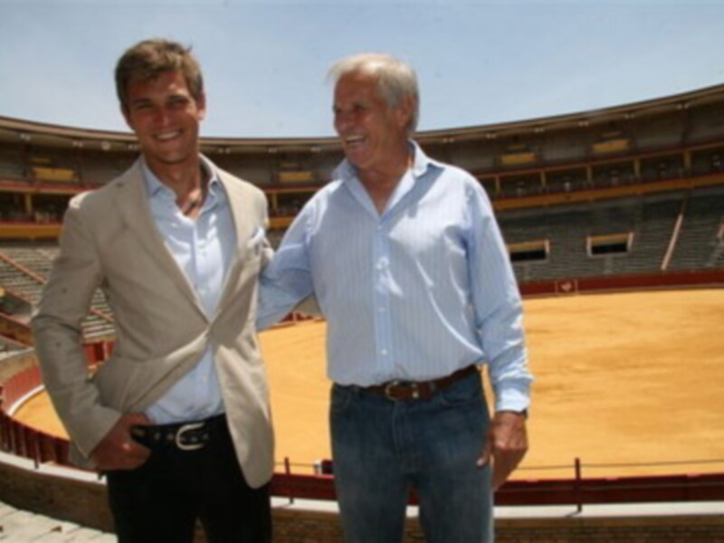 El Cordobes da la alternativa a su hijo Julio Benitez 