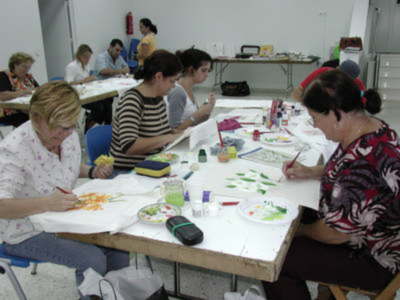 Concluye en Gines el curso gratuito de pintura en tela