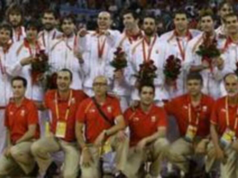 !Plata historica para el baloncesto español !