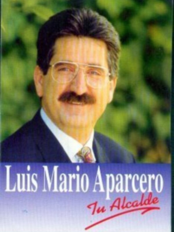 Luis Mario Aparcero, Alcalde. Imagen de un hombre con bigote y traje formal.