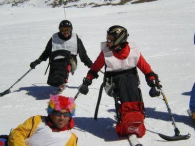 Deporte y Desafío celebra su segundo curso de esquí en Sierra Nevada