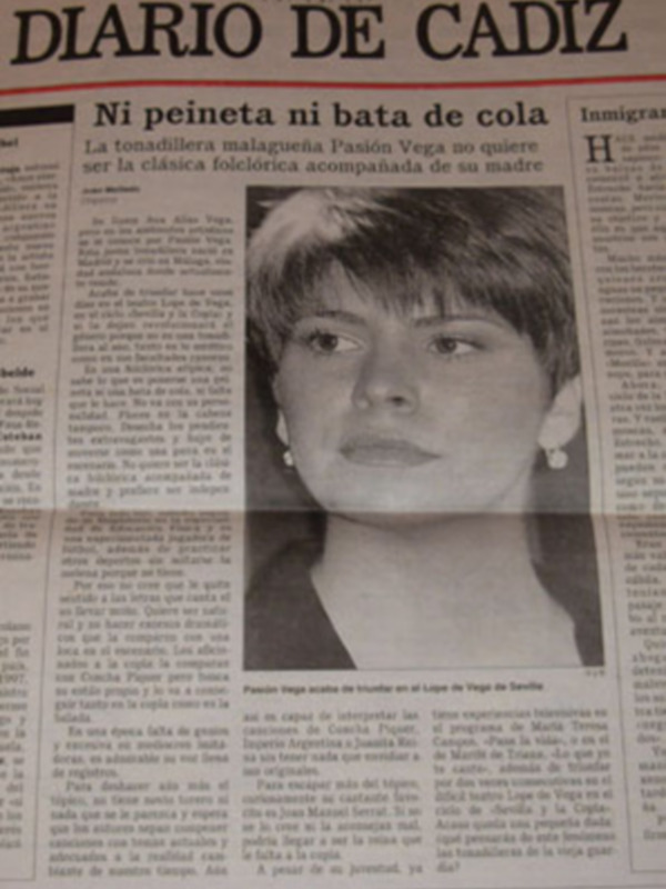 Pasión Vega, una actriz malagueña, declara que no desea ser peinada ni vestida con bata de cola.