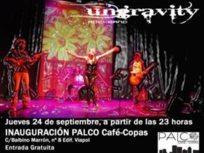 Un grupo de músicos en un escenario con una proyección de luz y el nombre "Undravity" en la parte superior. El texto en la imagen indica una inauguración el jueves 24 de septiembre a las 23 horas en Palco Café-Copas, con entrada gratuita.