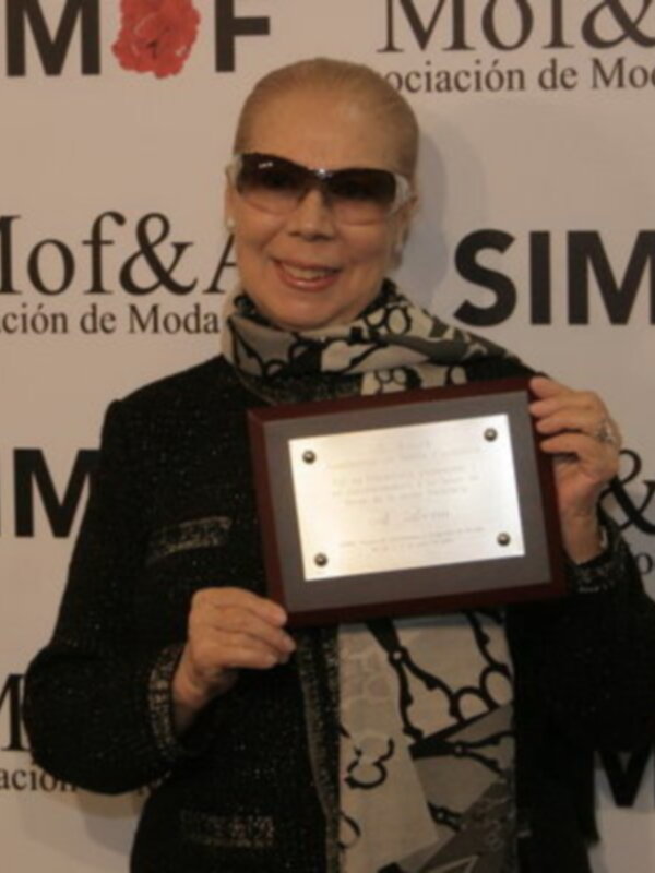 La Asociación Mof&ART rindió homenaje a Lina, 50 años de dedicación y amor a la costura flamenca