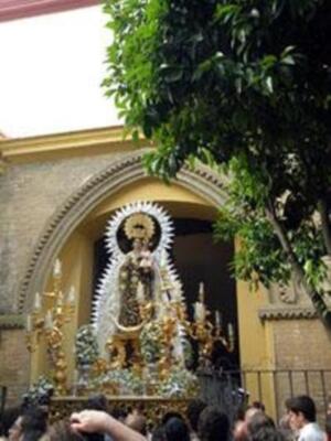 La virgen del Carmen la reina de las procesiones de gloria