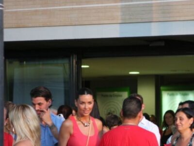 Sergio Ramos se da un baño de masas en Camas