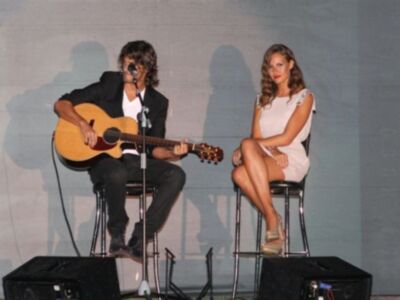 Jessica Bueno, pareja de Feliciano López reaparece tras su polémico romance, en la presentación del nuevo videoclip de Hugo Salazar.