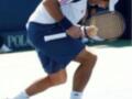 Fernando Verdasco en acción durante un partido de tenis.