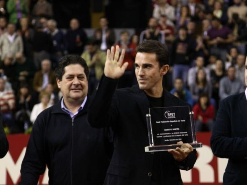 Alberto Martínez recibe un reconocimiento en el Real Federación Española de Tenis, celebrado en Madrid el 20 de noviembre de 2009.