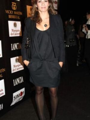 Viki Berrocal, con once kilos menos,  presenta su nueva colección en Sevilla con Virginia Troconis, Marta Sánchez, Boris, Ana García Siñeriz y Nuria March