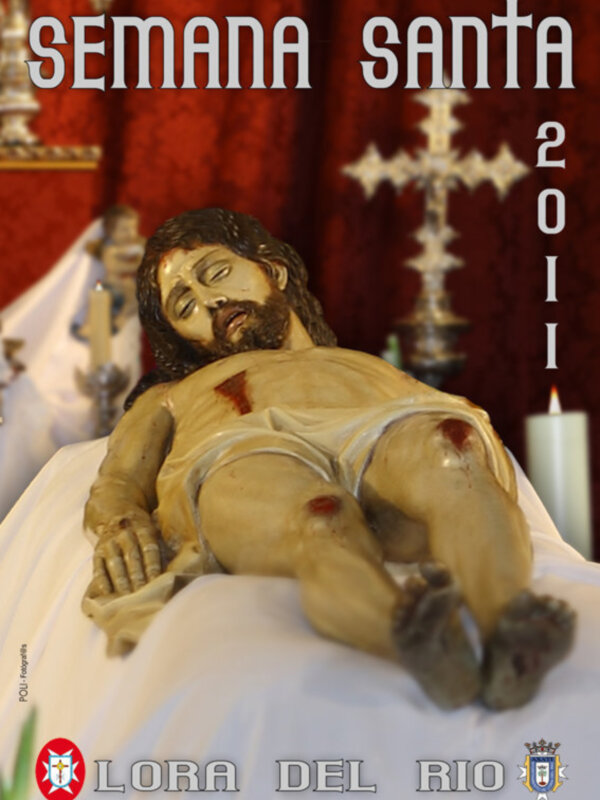 Semana Santa 2011: Imagen de Cristo en el sepulcro, con detalles de sangre y velas en el fondo.