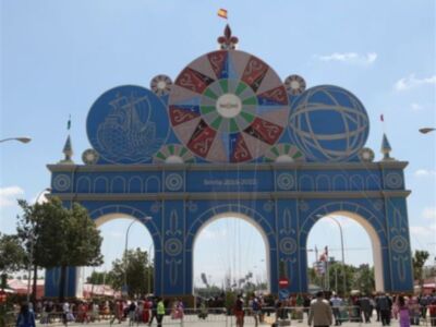 Agustín Bravo, María Teresa Campos y Charo Reina un año más en la feria de Sevilla