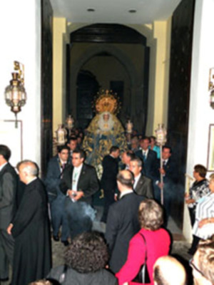 Solemne Procesión de subida de los titulares de la Hermandad de la Vera-cruz de Alcalá del Río (Sevilla)