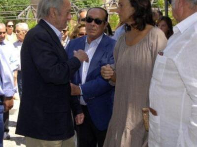 Litri, Carolina Herrera, Curro Romero, Carmen Tello acompañan a Julio Aparicio en el entierro de su madre la bailaora Maleni Loreto en Sevilla