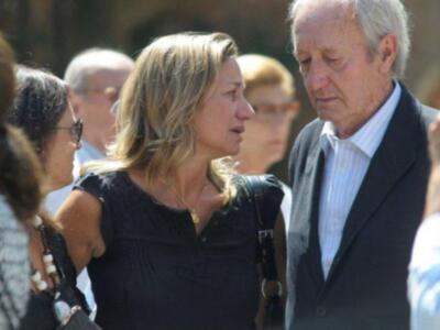 Litri, Carolina Herrera, Curro Romero, Carmen Tello acompañan a Julio Aparicio en el entierro de su madre la bailaora Maleni Loreto en Sevilla