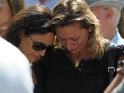 Litri, Carolina Herrera, Curro Romero, Carmen Tello acompañan a Julio Aparicio en el entierro de su madre la bailaora Maleni Loreto en Sevilla