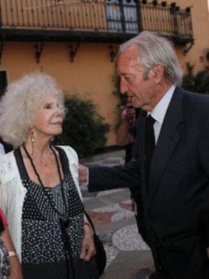 Duquesa de Alba y Carmen Tello en la misa del funeral de la madre de Julio Aparicio