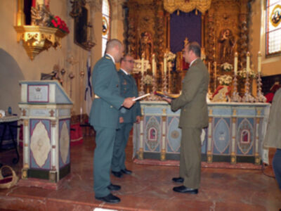La Hermandad de Jesús Nazareno homenajeo a la guardia civil de Alcalá del Río