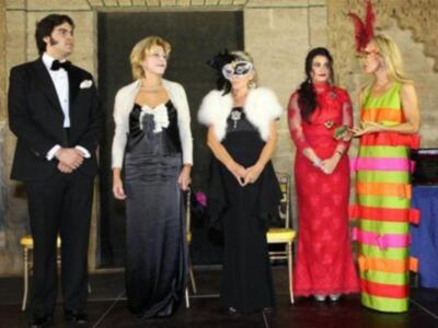 Fiesta de gala y mascaras en los Reales Alcázares de Sevilla  