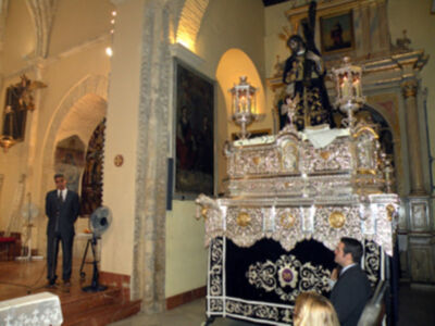 La Hermandad de Jesús Nazareno homenajeo a la guardia civil de Alcalá del Río