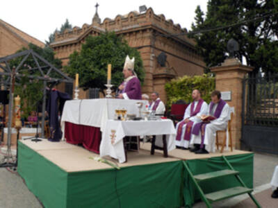 El arzobispo de Sevilla presidio la misa del día de los Difuntos