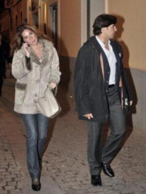 Francisco Rivera, con su novia Lourdes, feliz por la paternidad y la boda de su hermano pequeño