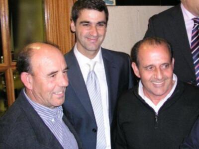 Jesulín de Ubrique, improvisado y risueño fotógrafo, homenajeado en Coria (Cáceres) por los mayorales y trabajadores del campo bravo