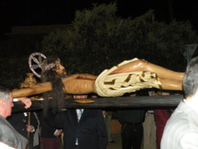  El Cristo de San Agustín dio la bendición por la feligresía de la Parroquia de Santa Clara.