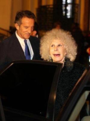 Los Duques de alba en el teatro para ver a Ana Belén