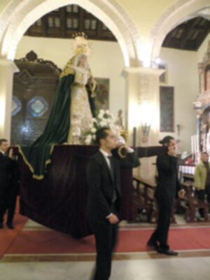  Procesión claustral de la virgen de la Esperanza de la Hermandad de Jesús Nazareno de Alcalá del Río.