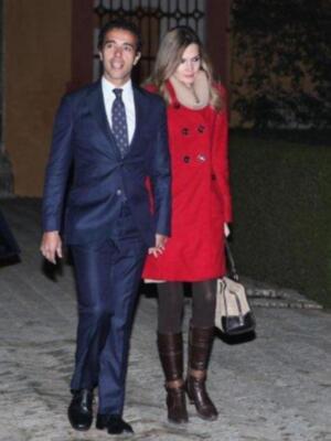 La duquesa de Alba presenta por fin sus memorias con su marido y tres de sus hijos