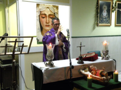 Santa Misa de Navidad, en la Residencia de Mayores, asistida, Virgen de las Angustias de Alcalá del Río.