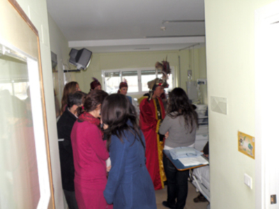 El cartero Real visito el Hospital Macarena.