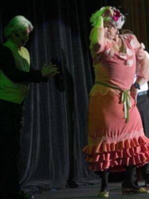 La duquesa de Alba se divierte con imitación que de ella hacen los Morancos 