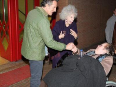 La duquesa de Alba se divierte con imitación que de ella hacen los Morancos 