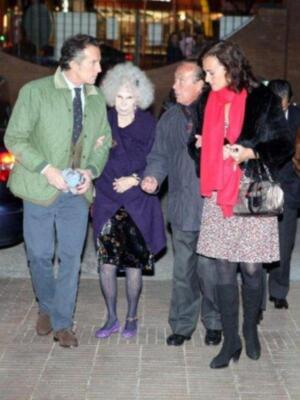 La duquesa de Alba se divierte con imitación que de ella hacen los Morancos 