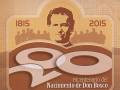 Logotipo del Bicentenario del Nacimiento de Don Bosco, con la fecha 1815-2015 y el número 90 en el centro. El logotipo muestra una imagen de Don Bosco y un grupo de personas en el fondo.