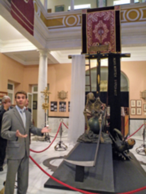 L a Real Hermandad del Santo Entierro, de Sevilla, inauguró su exposición de en seres en el ateneo Sevillano
