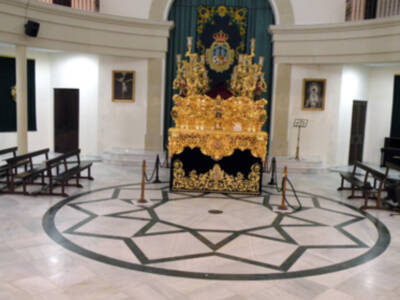 Exposición del magnífico paso procesional del Cristo de la Vera-cruz de Alcalá del Rio.
