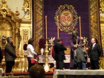 Solemne besamanos del Gran Poder en la madrugada del Sábado Pasión