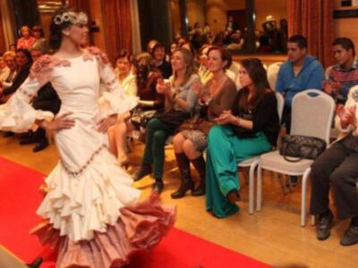 José Fernando ortega apoya a su hermana Gloria Camila en un desfile