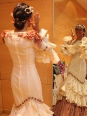 José Fernando ortega apoya a su hermana Gloria Camila en un desfile 