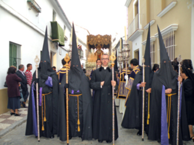  La lluvia dio una tregua en el  Viernes Santo de Alcalá del Río.