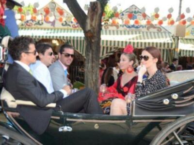 Numerosos personajes conocidos en Feria de Sevilla 2012