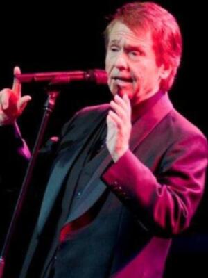 Raphael en Sevilla ante 1.800 espectadores 