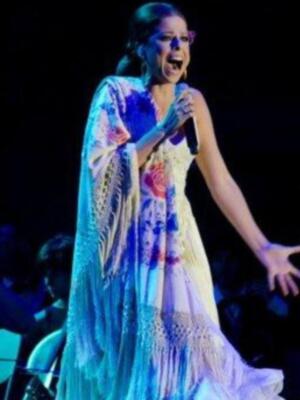 Eva González fan de la copla en el estreno del espectáculo azabache