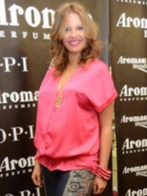 Jessica Bueno jurado de un certamen de modelos el mismo día que Isabel Pantoja se sentaba en el banquillo