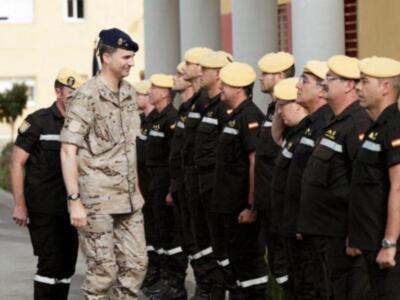 El príncipe Felipe en la base de Morón en una exhibición operativa de la UME