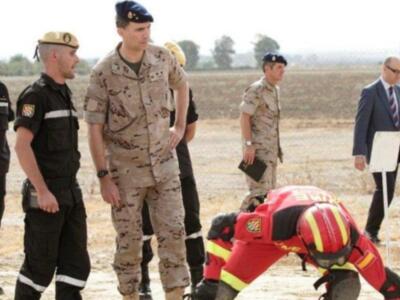 El príncipe Felipe en la base de Morón en una exhibición operativa de la UME